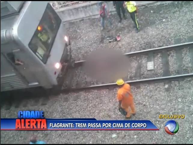 Funcionário da SuperVia orienta trem a passar sobre homem morto