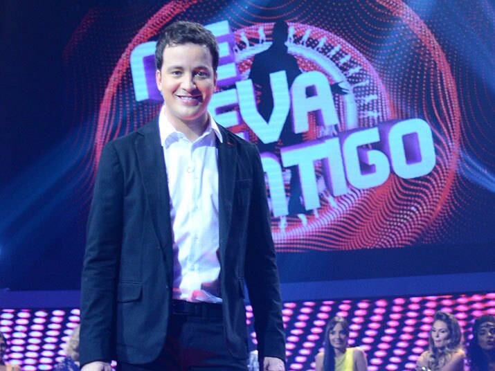 — Eu só me assusto, quando as mulheres ficam
masculinas na relação, quando elas tomam a rédea da relação. "Quem pega
sou eu. Só te beijo se eu quiser. Não te ligo no dia seguinte". Antes
tinha aquela coisa, os homens investiam na relação, as mulheres eram beijadas
se nós déssemos o primeiro passo. Existe uma inversão um pouco grave nesse sentido
e isso me assusta um pouco

+ Rafael Cortez responde a perguntas dos internautas sobre o Me Leva Contigo

+ Tainara descobre afinidade com Jorginho em resort: "Temos algo em comum: ele é corinthiano"

+ Juju Salimeni dá conselhos para os participantes do Me Leva Contigo e confessa: “Sou à moda antiga”
