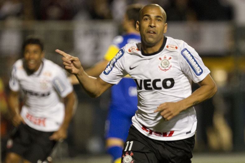 Emerson Sheik fez gol na final da Libertadores de 2012, no jogo contra o Boca Juniors.