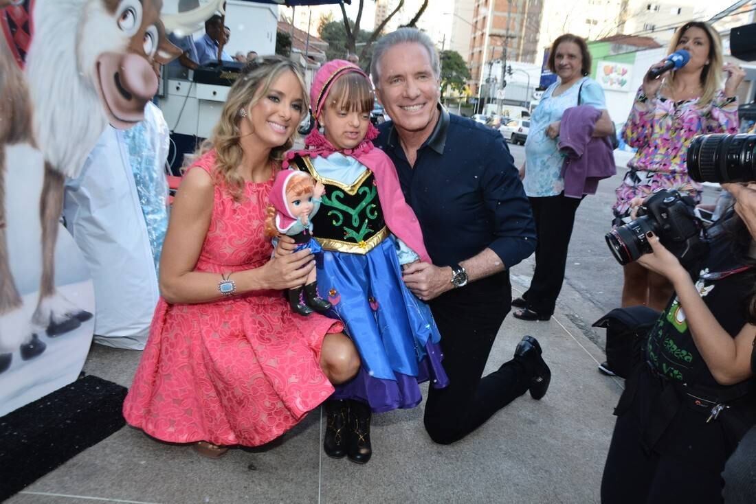 Segundo Fabiana Justus, Rafa tem tanta energia que é preciso se revezar para brincar com ela.
"A Rafa tem bastante energia, então a gente se reveza pra brincar com ela, porque ninguém aguenta tanta energia"