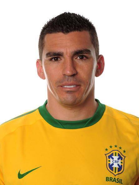 Em 2010, Lúcio era zagueiro da Internazionale de Milão e titular da amarelinha. Após uma conturbada passagem pelo São Paulo, em 2013, o jogador se consolidou na zaga do Palmeiras