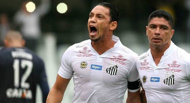 Ricardo Oliveira comemora primeiro gol santista na Vila
