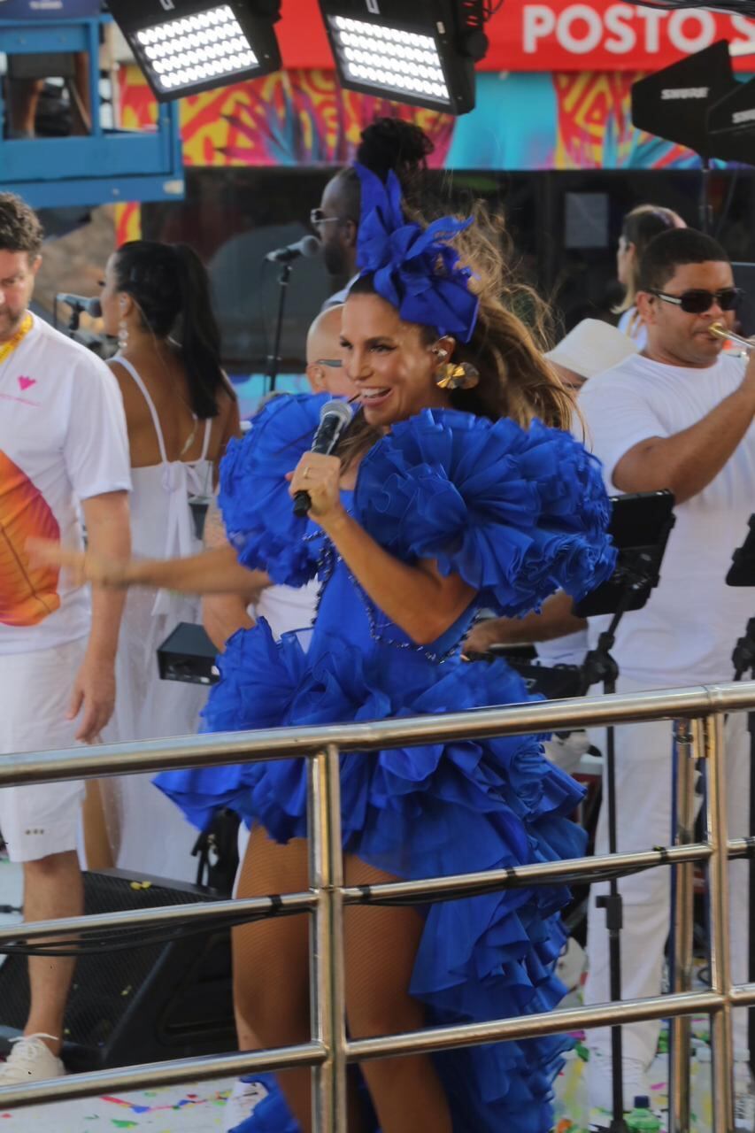 — Foi linda, especial nossa volta. Quero agradecer todo mundo
que vibrou com a chegada da gente