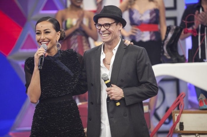 Bailarina por formação, Sabrina Sato é só
alegria com o convidado do próximo Programa da Sabrina, neste sábado (13): Carlinhos
de Jesus! 