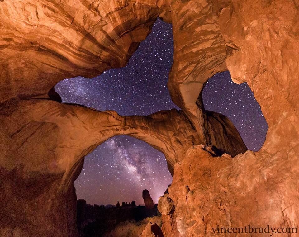 Nos parques nacionais dos Estados Unidos, o fotógrafo precisa de uma permissão especial para poder acampar no local por pelo menos uma noite
