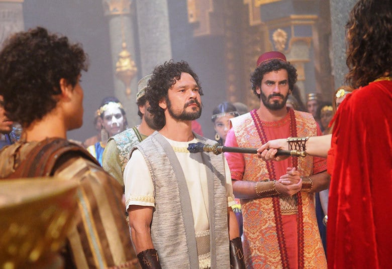 O hebreu Daniel, então, pede a ajuda de Deus e decide procurar o soberano para lhe revelar o sonho. Nabucodonosor fica
impressionado com as palavras ditas por Daniel e o nomeia governador geral de
toda a província da Babilônia