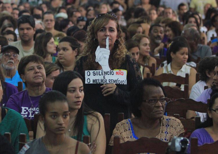 Professores se reuniram em assembleia no Clube Municipal, na Tijuca, nesta quarta para votar greve