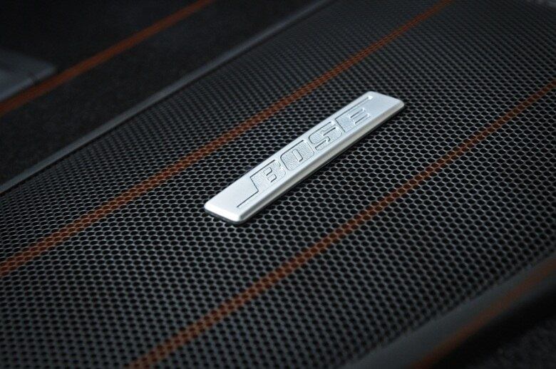 Finalmente, o Sentra SL (R$ 95.990) tem sistema de som premium da marca Bose com oito alto-falantes, seis air bags (frontais, laterais e de cortina), retrovisores com rebatimento elétrico, faróis iluminados com LEDs, banco do motorista com ajuste elétrico, painel de instrumentos com display de 5,3 polegadas, teto solar e o pacote Safety Shield