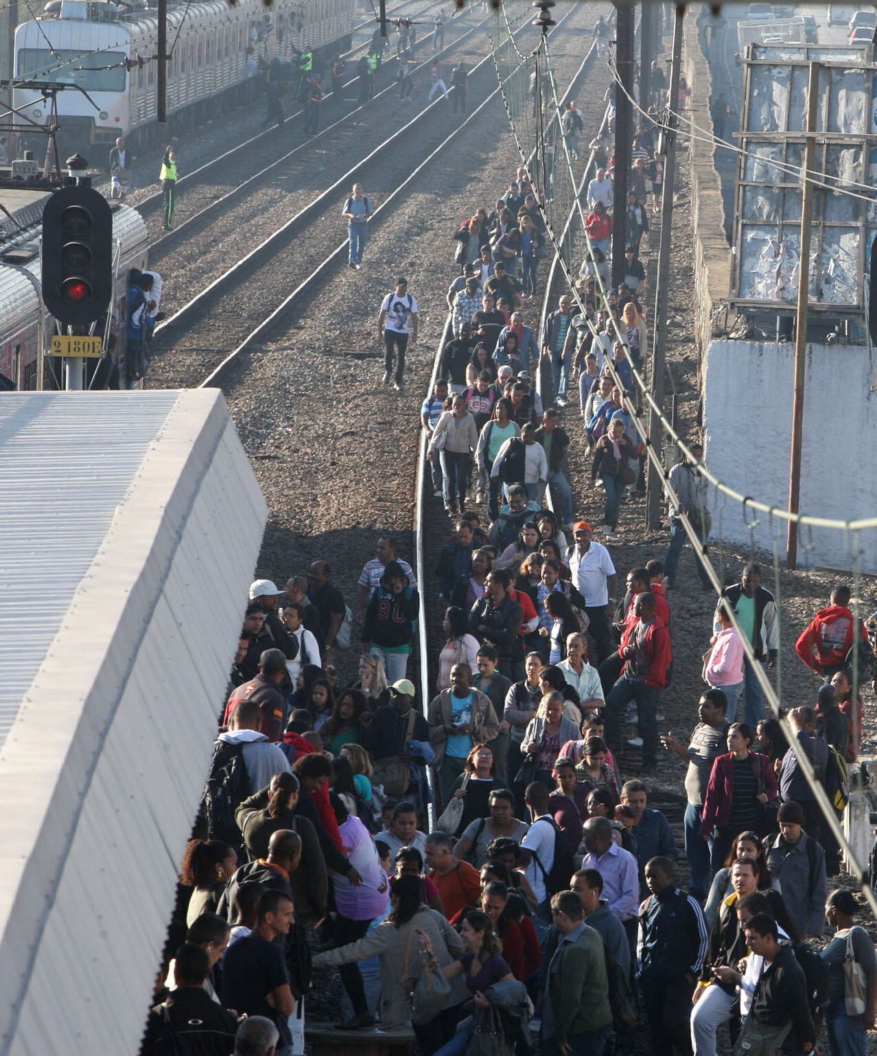 As estações entre Deodoro e Engenho de Dentro ficaram fechadas das 6h20 as 8h40 desta quinta-feira (28)