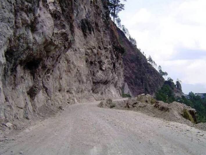 Halsema (Filipinas) - Única via de acesso para a cidade de Sagada, um popular ponto turístico de Filipinas, essa é uma das estradas mais precárias do mundo. Asfalto passou longe nessa via, onde todo ano um ou dois ônibus rolam colina abaixo