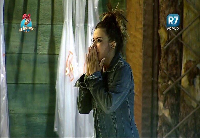 Uma confusão começou entre alguns peões e Mara ficou em estado de choque

+ Assista ao vídeo aqui
+ Choro e lágrimas na festa de A Fazenda
+ Li Martins e JP aproveitam a festa para se beijar
+ Três casais e meio? Douglas precisa pegar algumas dicas com JP, Thiago e Bimbi
+ Peões não levam desaforo para a casa e colecionam brigas em A Fazenda
+ Acorda, Thiago! Apesar de affair com Minerato, peão mostra que está "in love" com a cama e o sofá
+ 31 fotos resumem o primeiro mês de A Fazenda

