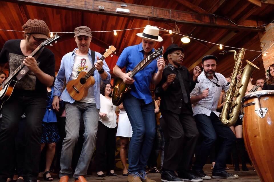 João Suplicy lança novo clipe em parceria com Zeca Baleiro
