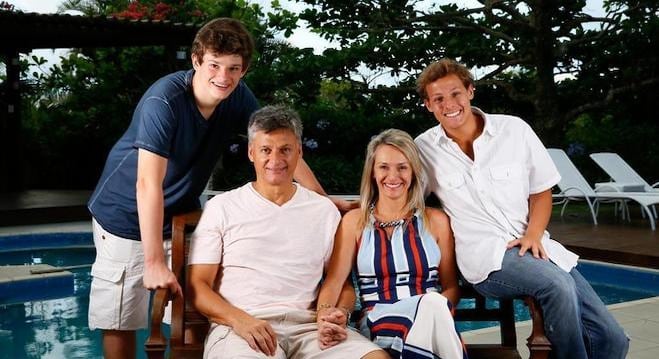 Enzo, Renan, Anne e Gianluca, em foto de família