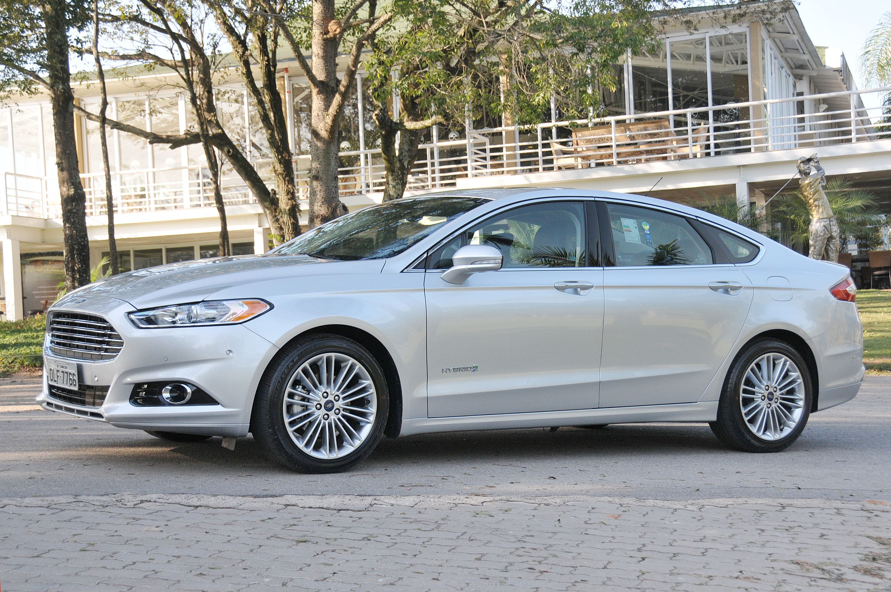 Em situações de aceleração intensa o Fusion Hybrid usa a potência dos dois motores, que, combinados, geram 190 cv. Com isso o modelo acelera de 0 a 100 km/h em 9,3 s, com velocidade máxima de 170 km/h

Quer saber tudo sobre carros? Acesse www.r7.com/carros
