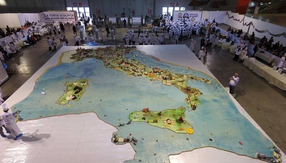 Bolo de 230 m² pesa mais de 1 tonelada