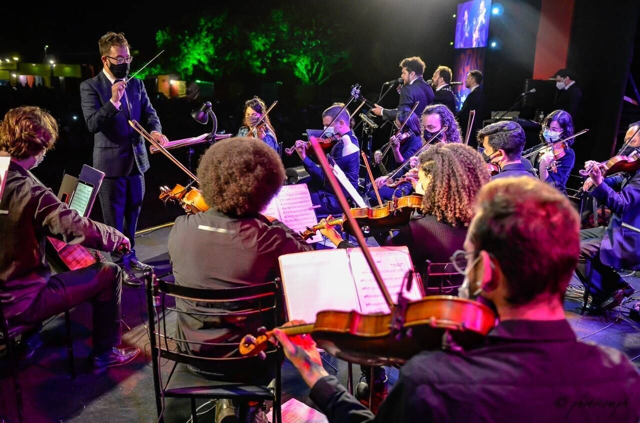 Orquestra conta com a participação da Flyer Cia de Dança, com coreografias, movimentos, texturas e sons