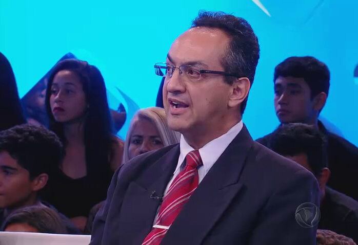 Muitas pessoas presenciaram esta cena e não entenderam o que tinha acontecido. A partir dai, o interesse pelo tema só aumentou 

— Meu interesse pelo tema começou neste episódio porque eu queria ter respostas sobre o que eu tinha visto, uma vez que aquele objeto não se tratava de nenhum fenômeno convencional. Eu fui encontrar a resposta no estudo dos OVNIS. A partir disso, eu segui estudando e conheci algumas pessoas no Guarujá que se interessavam pelo assunto e nós fundamos em 1985 o Grupo Ufológico do Guarujá, com objetivo de pesquisar em campo sobre o assunto e conseguir esclarecer para a região aquele episódio

+ Acesse R7 Play e assista onde e quando quiser os seus programas favoritos da Rede Record
