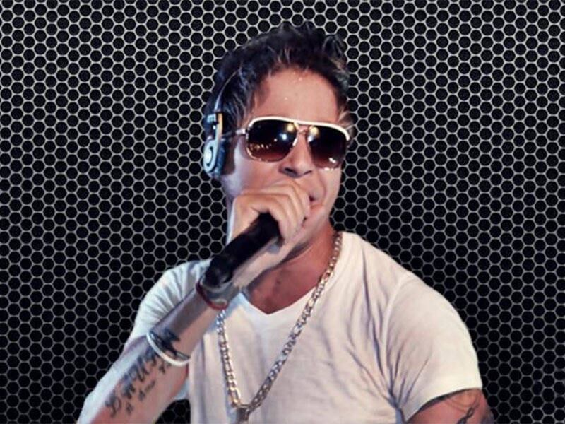Igor Kannário fazia uma tatuagem no braço quando foi abordado pela dupla