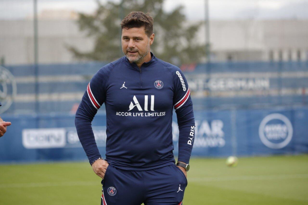 ESQUENTOU - Após ficar com dois gols de vantagem no placar, o Paris Saint-Germain sofreu a virada do Real Madrid e foi eliminado nas oitavas de final da Champions League. Em entrevista á ‘RMC Sports’, o diretor esportivo do clube, o brasileiro Leonardo, comentou sobre o futuro do técnico Mauricio Pochettino no cargo.