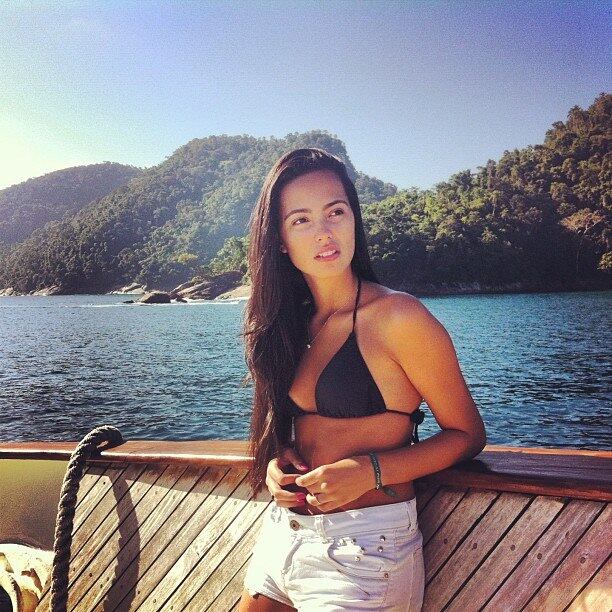Dayanna Maia é discreta, mas, como toda adolescente, adora postar fotos dela nas redes sociais