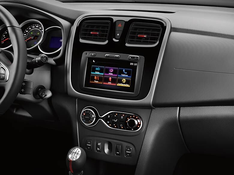 O painel é basicamente o mesmo da versão Dynamique, que era a mais completa e serviu de base para o esportivo

LEIA TAMBÉM
Aceleramos: Renault Sandero RS é nervosinho e vai além do visual