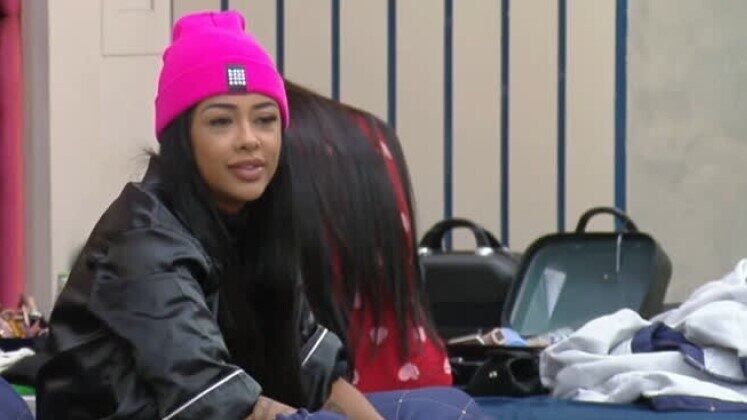 Fofoca de ex sempre rende, e Medrado contou sobre a relação difícil com seu ex-namorado e pai do seu filho, DJ Claytão. Ela revela que sentiu falta de ser acolhida por ele quando foi eliminada de A Fazenda 13, afinal de contas, ele foi uma peça muito importante na construção de sua carreira como cantora. Porém, recebeu o abraço que tanto esperava quando estava prestes a entrar em A Grande Conquista  