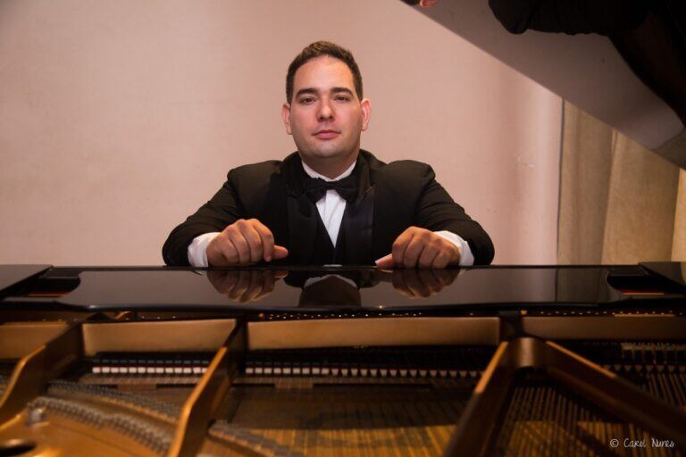 Pianista Pablo Maquine, que se apresenta no DF nesta semana
