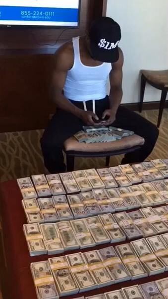 O campeão foi testemunha ocular do assassinato da atriz e dançarina Stephanie Moseley pelo marido e rapper Earl Hayes, amigo do boxeador