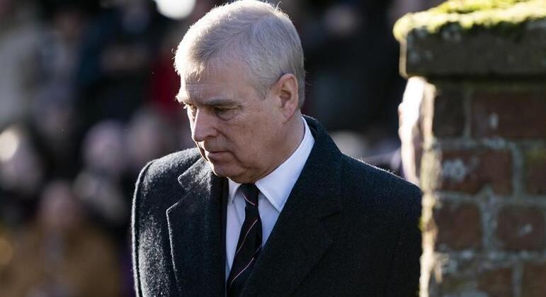Príncipe Andrew realizou acordo para encerrar processo de abuso sexual contra menor