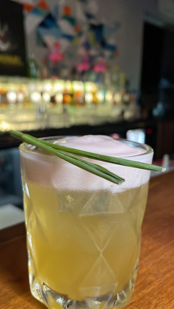 Grapefruit Virgin Martini de Easy Drinks, por Jessica Sanchez

Ingredientes:

- 60 ml Espuma Grapefruit e Hibisco Easy Drinks

- 60 ml suco de abacaxi

- 1 sachê Easy Drinks Gengibre

Modo de Preparo:

Colocar os ingredientes numa coqueteleira, acrescentar gelo e bater. Coar para uma taça

