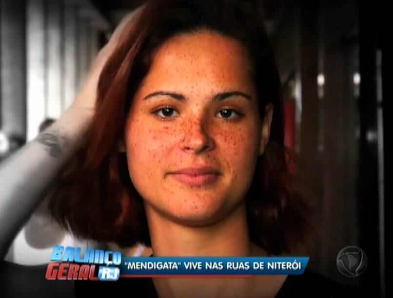 Jéssica Pinto da Luz, de 21 anos, que ficou conhecida como a
Mendigata de Niterói, na região metropolitana do Rio, aceitou o convite da
reportagem da Rede Record e se internou em uma clínica de reabilitação no
interior do Estado de São Paulo. Porém, após alguns dias de tratamento, a jovem pediu para ser liberada da clínica e desistiu do tratamento. Assista ao vídeo e se emocione com a história