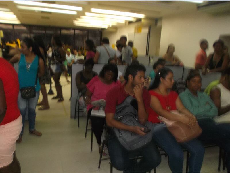 Usuários lotaram o posto do Comércio; nenhum funcionário conseguiu explicar o motivo do bloqueio nos cartões