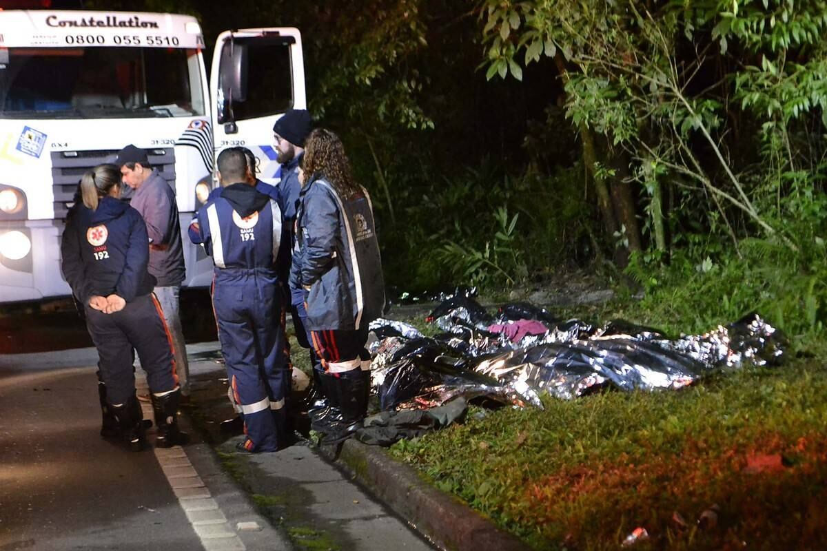 As causas da batida ainda são investigadas. A maior parte dos passageiros era composta por estudantes
