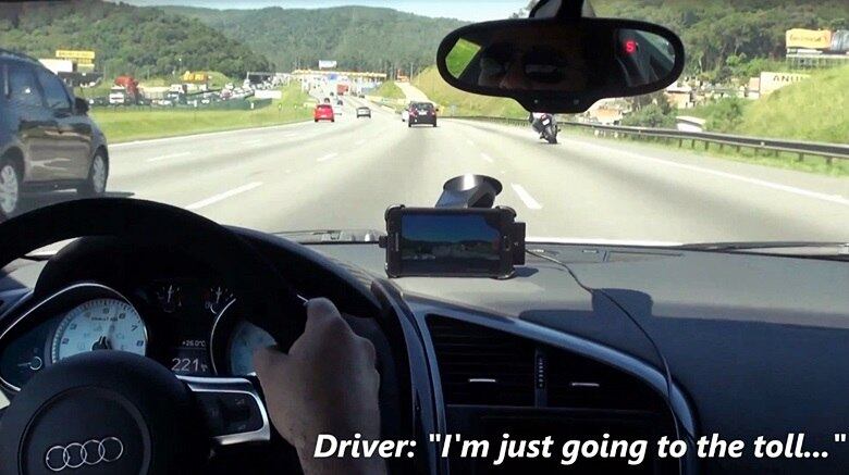 A mulher insiste, avisa que o cara já está sem pneu, e o motorista do Audi avisa que vai até o pedágio

Saiba tudo sobre carros! Acesse www.r7.com/carros