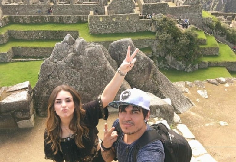 — Hoje está bem tranquilo. Quase não existe ciúmes entre a
gente
