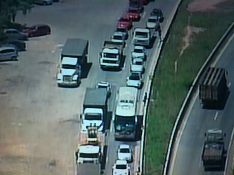 Motoristas que passarem pela rodovia precisam de paciência