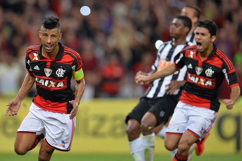Léo Moura (Flamengo) - R$ 4,2 milhões por ano