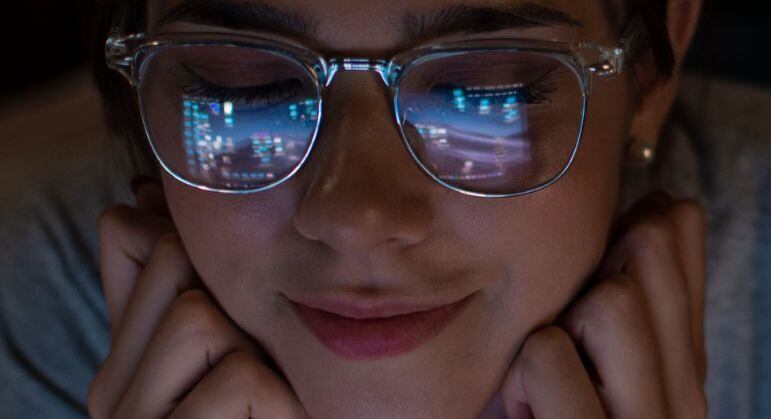 Óculos com lente azul podem não ser a solução para fadiga visual