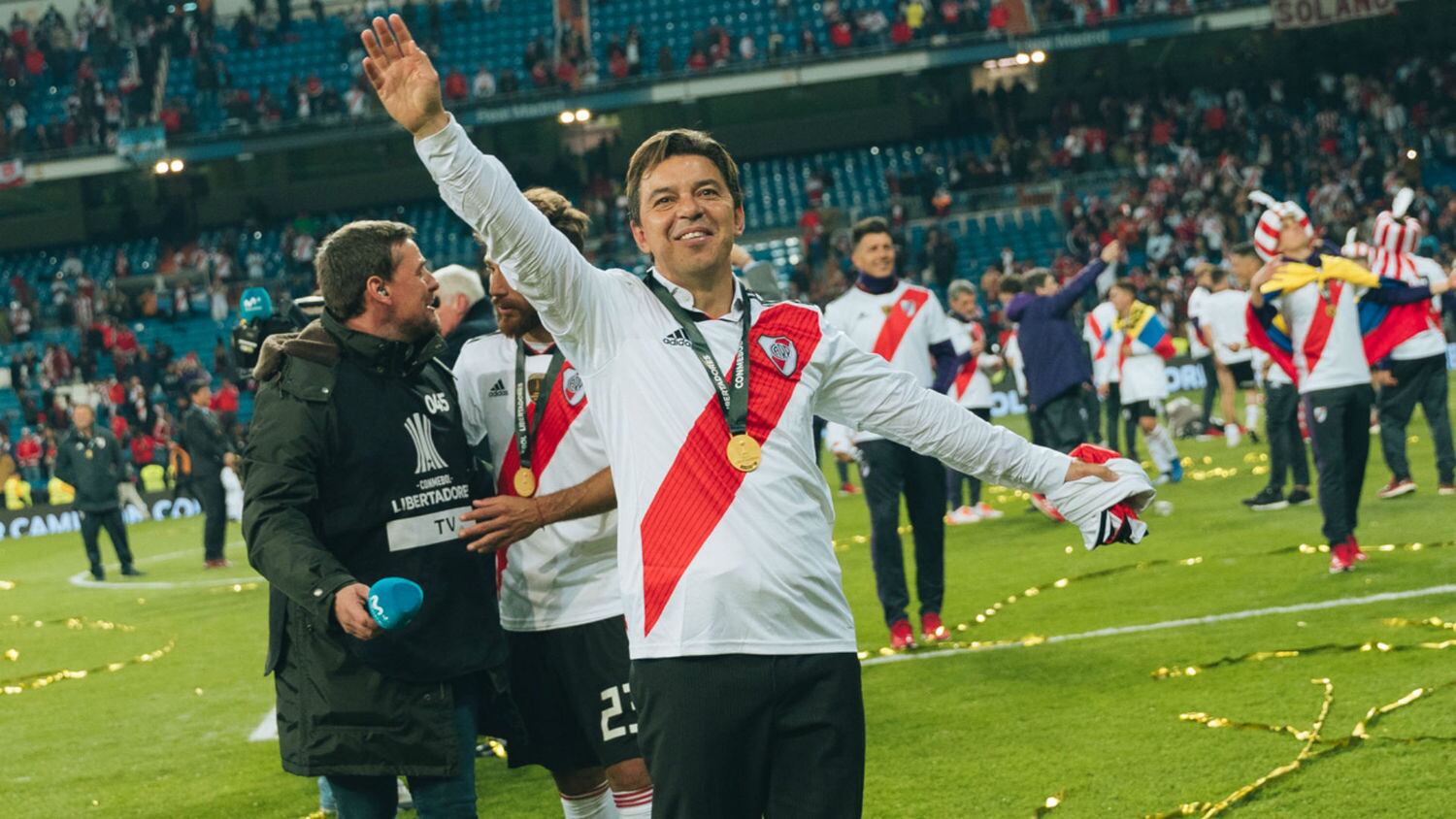 FRIO: O assunto no River Plate é o técnico Marcelo Gallardo. O seu contrato vai até 2021 e o futuro sempre é discutido dentro da imprensa local. Nesta segunda-feira, Enzo Francescoli, homem forte do Millonario, conversou com rádio Sport 890, do Uruguai e descartou a saída do treinador antes do fim do contrato.