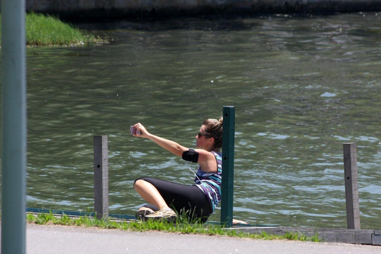 Juliana escolheu uma roupa bastante confortável para malhar