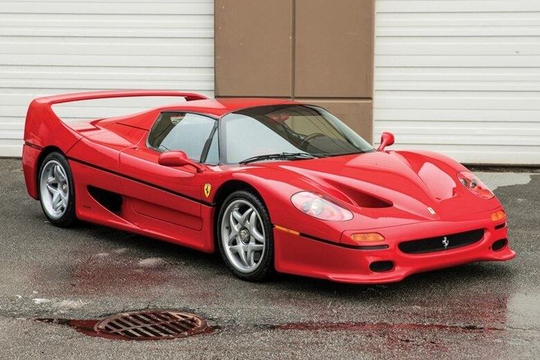 Todo mundo já sonhou em ter uma Ferrari, mas imagine ter um raríssimo modelo F50 que pertenceu a ninguém menos do que um dos maiores esportistas de todos os tempos, Mike Tyson. Agora isso é possível, pois o modelo que já foi do ex-boxeador irá a leilão no dia 11 de março, nos Estados Unidos, por uma das casas de leilões mais famosas do mundo, a RM Sotheby's. O carro tem uma série de curiosidades e o preço é bem alto. Confira 