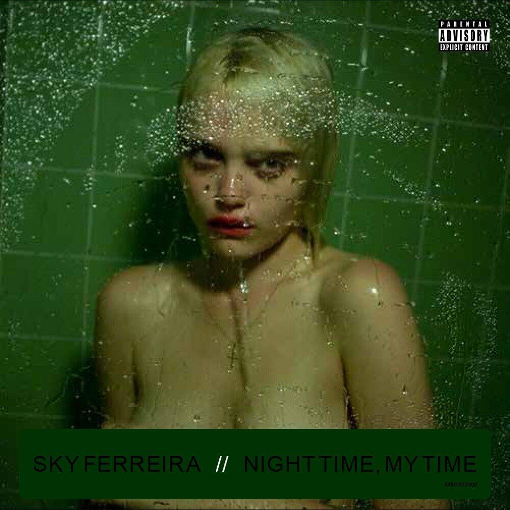 Sky Ferreira — Night Time, My Time (2013)
O CD ganhou duas versões, uma censurada e outra que mostra um dos mamilos da cantora