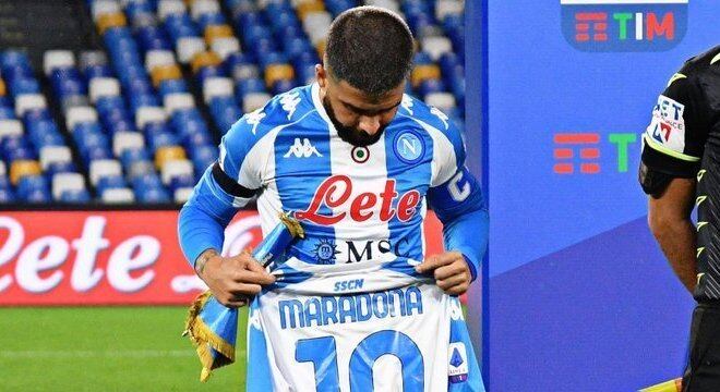 Insigne e a camisa de Maradona