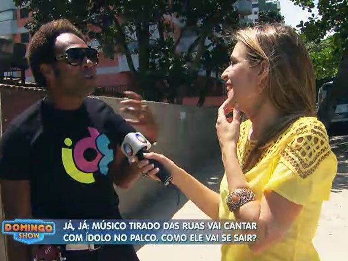 Sobre seguir a carreira gospel, Thalles contou: "Eu poderia cantar qualquer etilo
musical e falar de qualquer coisa, mas eu falo da recuperação, de uma vida a
partir do Espírito Santo que é uma coisa sensacional!"


+ ASSISTA: Sonho realizado! Músico tirado das ruas canta ao lado do ídolo no Domingo Show

+ Aproveite e confira as matérias do programa Domingo Show

+ Já curtiu a página do Domingo Show no Facebook? É só clicar!

+ Siga o Domingo Show no Twitter e receba todas as notícias do programa