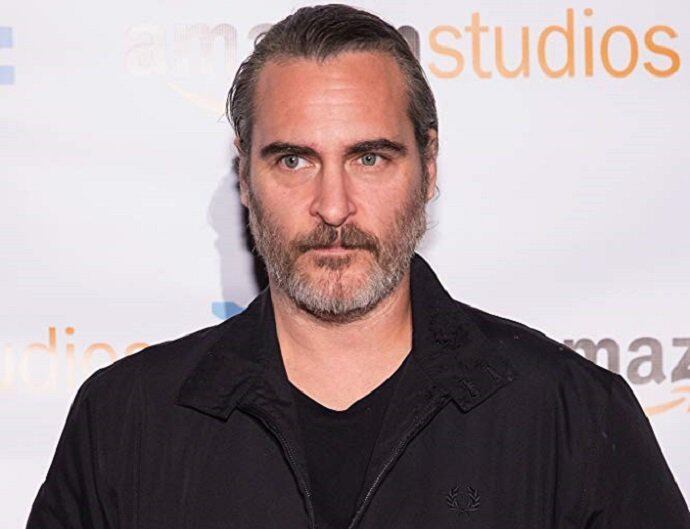 Joaquin Phoenix é confirmado como Coringa em filme sobre a origem do vilão Crédito: Mat Hayward / Divulgação / CP