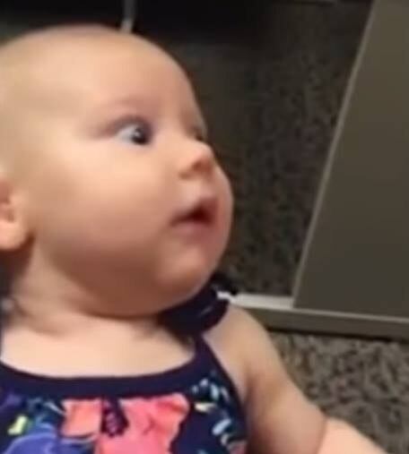 Quando sua mãe, Sarah Jo, perguntou se ela conseguia ouvi-la, a menina abriu um sorriso largo