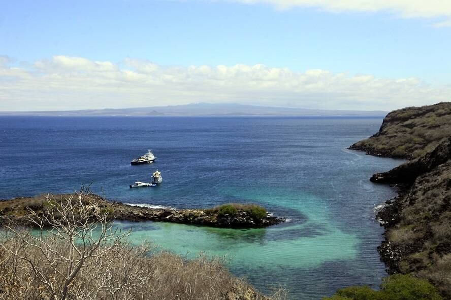 As Ilhas Galápagos, no Equador, provavelmente desaparecerão antes que seus filhos pisem por lá. O arquipélago, onde Charles Darwin formulou "A Origem das Espécies", foi tomado por barcos ilegais de pesca e turistas.
O local está sob decreto de emergência desde 2007, emitido pela UNESCO. A presença do ser humano compromete o local com poluição e uso indevido dos recursos naturais. As ilhas estão em nono lugar.