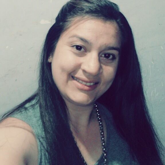 Laura e as amigas, que estavam sentadas conversando e bebendo no local, ficaram desconfiadas da atitude dos criminosos e foram em direção ao calçadão, na altura do hotel Copacabana Palace. Douglas e Paulo Henrique foram atrás das vítimas, que correram para lados diferentes