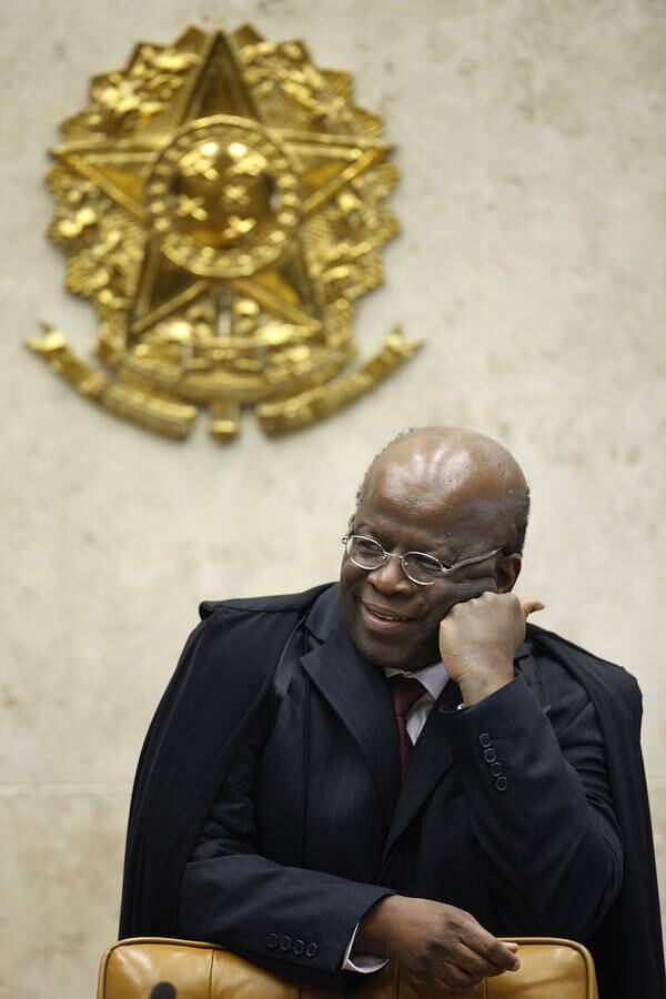 Ministro Joaquim Barbosa durante sua última sessão, que foi extraordinária, no STF; ministro se despede hoje do Supremo