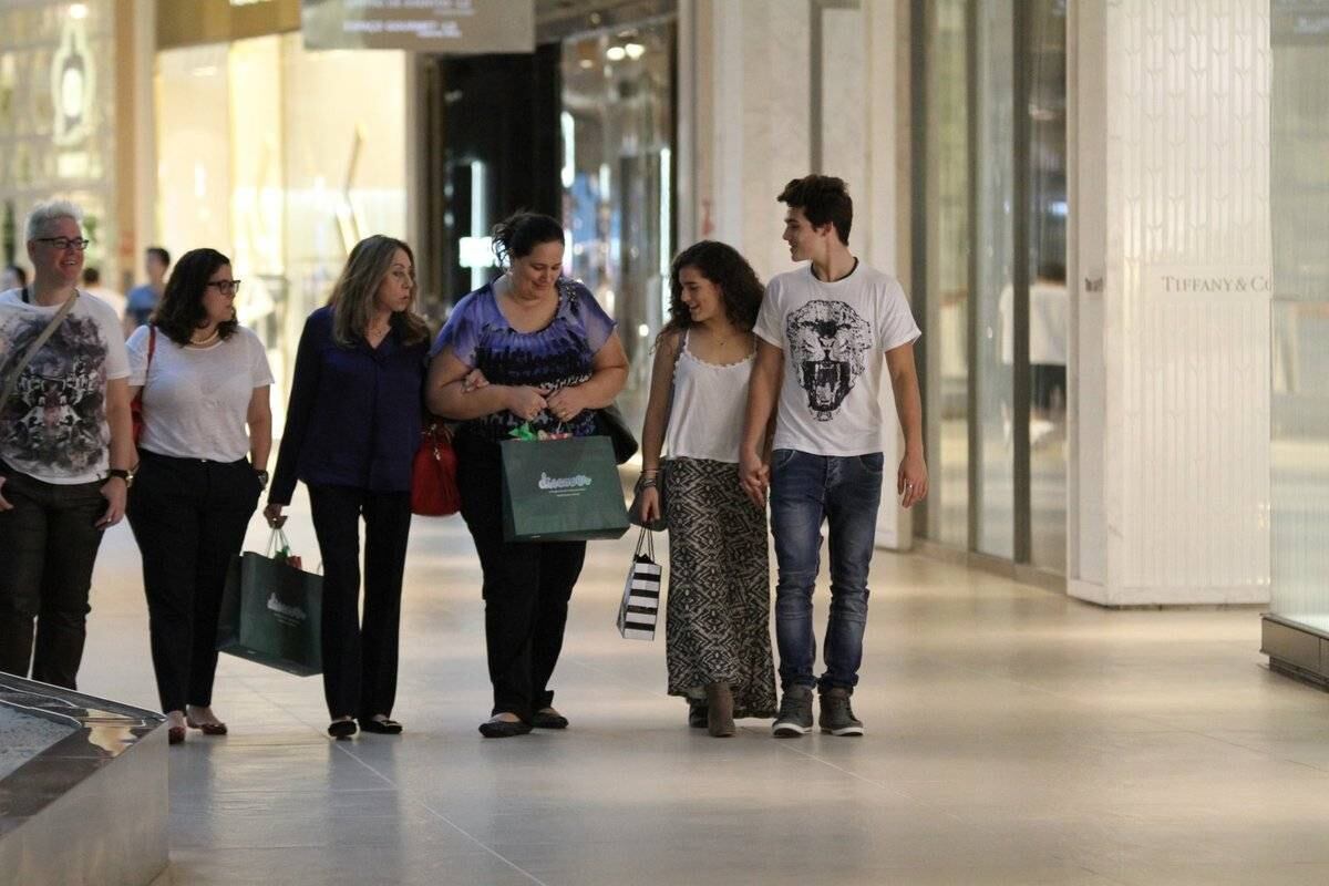 Acompanhada de amigos, Lívian fez um passeio em grupo